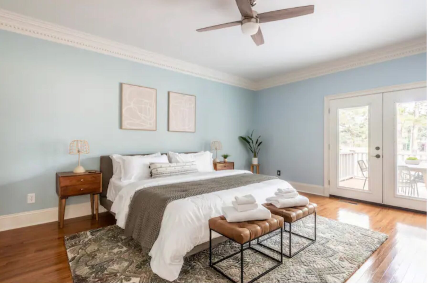3 bedrooms, desk, iron/ironing board, travel crib
