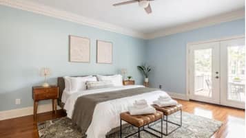 3 bedrooms, desk, iron/ironing board, travel crib