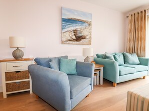 Cottage | Living room - 16 Ocean Heights (Newquay)