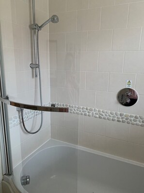 Combined shower/bathtub, towels, soap, toilet paper