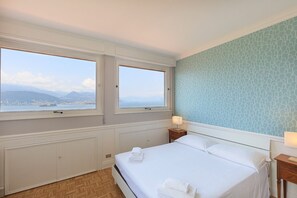 4 bedrooms, bed sheets