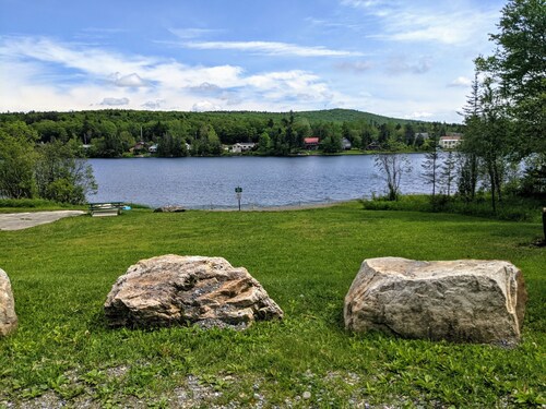 Lake life at Woodford Cottage