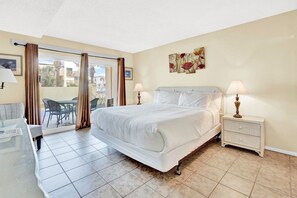 3 bedrooms, free WiFi, bed sheets - 3 Bedroom Standard Shoreline,  Steps to Beach; Pool! Sleeps 8!  First Floor Cond (Panama City Beach)