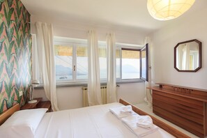 2 bedrooms, bed sheets