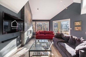 TV, fireplace - Private Hot Tub | Pets | Large deck | Free Parking (Whistler)