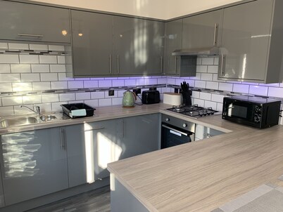 Modern Fully refurbished 3 bedroom home