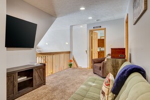 Smart-TV, Kamin, Videospiele, Tischtennisplatte