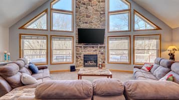 Smart TV, fireplace, video games, table tennis