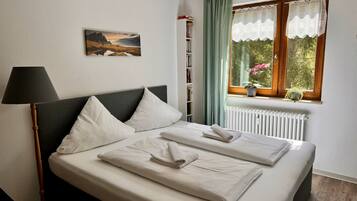 1 bedroom, travel crib, WiFi, bed sheets