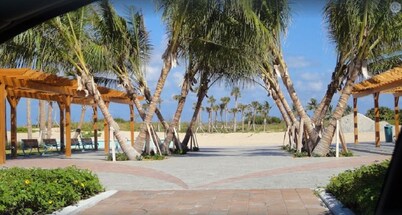 Professional 2 Bedroom Condo on Singer Island, FL.  FREE parking.  Beach 5 min.