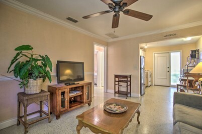 Professional 2 Bedroom Condo on Singer Island, FL.  FREE parking.  Beach 5 min.