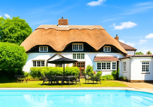 Cottage with Pool & Garden, Groups & Dog Friendly! Chichester Holiday Properties