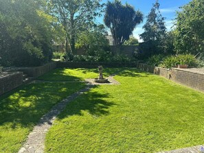 المنطقة المحيطة بالمنشأة