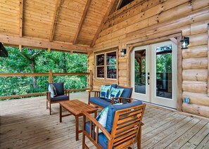 บ้านพัก, หลายเตียง (Red Cedar Lodge #396) | ระเบียง