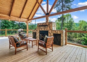 House, Multiple Beds (Red Cedar Lodge #396) | Balcony