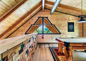 Hus - flera sängar (Red Cedar Lodge #396) | 3 sovrum och sängkläder