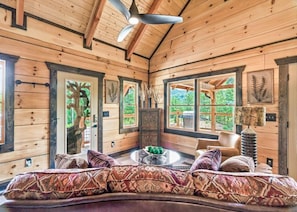 House, Multiple Beds (Red Cedar Lodge #396) | Living room