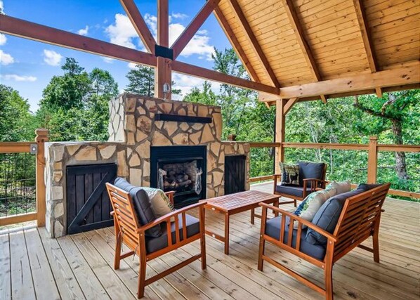 บ้านพัก, หลายเตียง (Red Cedar Lodge #396) | ระเบียง