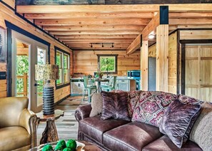 House, Multiple Beds (Red Cedar Lodge #396) | Living room