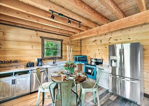 House, Multiple Beds (Red Cedar Lodge #396) | Private kitchen - Red Cedar Lodge #396 (Sevierville)