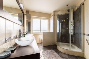 Bathtub, hair dryer, towels