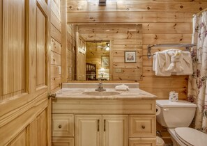 Bathroom - Suite Spot #242 (Pigeon Forge)