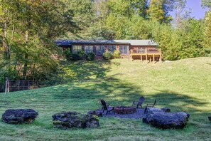 House, Multiple Beds (Suite Spot #242) | Property grounds - Suite Spot #242 (Pigeon Forge)