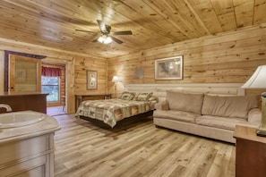 House, Multiple Beds (Suite Spot #242) | 3 bedrooms, bed sheets - Suite Spot #242 (Pigeon Forge)