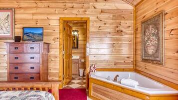 Rumah, Beberapa Tempat Tidur (Bear Foot Lodge #308) | Kamar mandi | Handuk