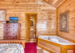 House, Multiple Beds (Bear Foot Lodge #308) | Bathroom