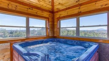 Rumah, Beberapa Tempat Tidur (Bear Foot Lodge #308) | Spa