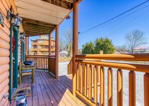 House, Multiple Beds (Bear Foot Lodge #308) | Balcony