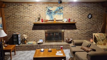 智能電視、壁爐、DVD 播放機、影像庫