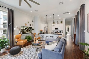 Smart TV, offices - Sunny, Midcentury Luxury Home, near French Quarter (New Orleans)