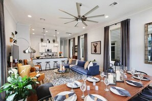 Dining - Sunny, Midcentury Luxury Home, near French Quarter (New Orleans)