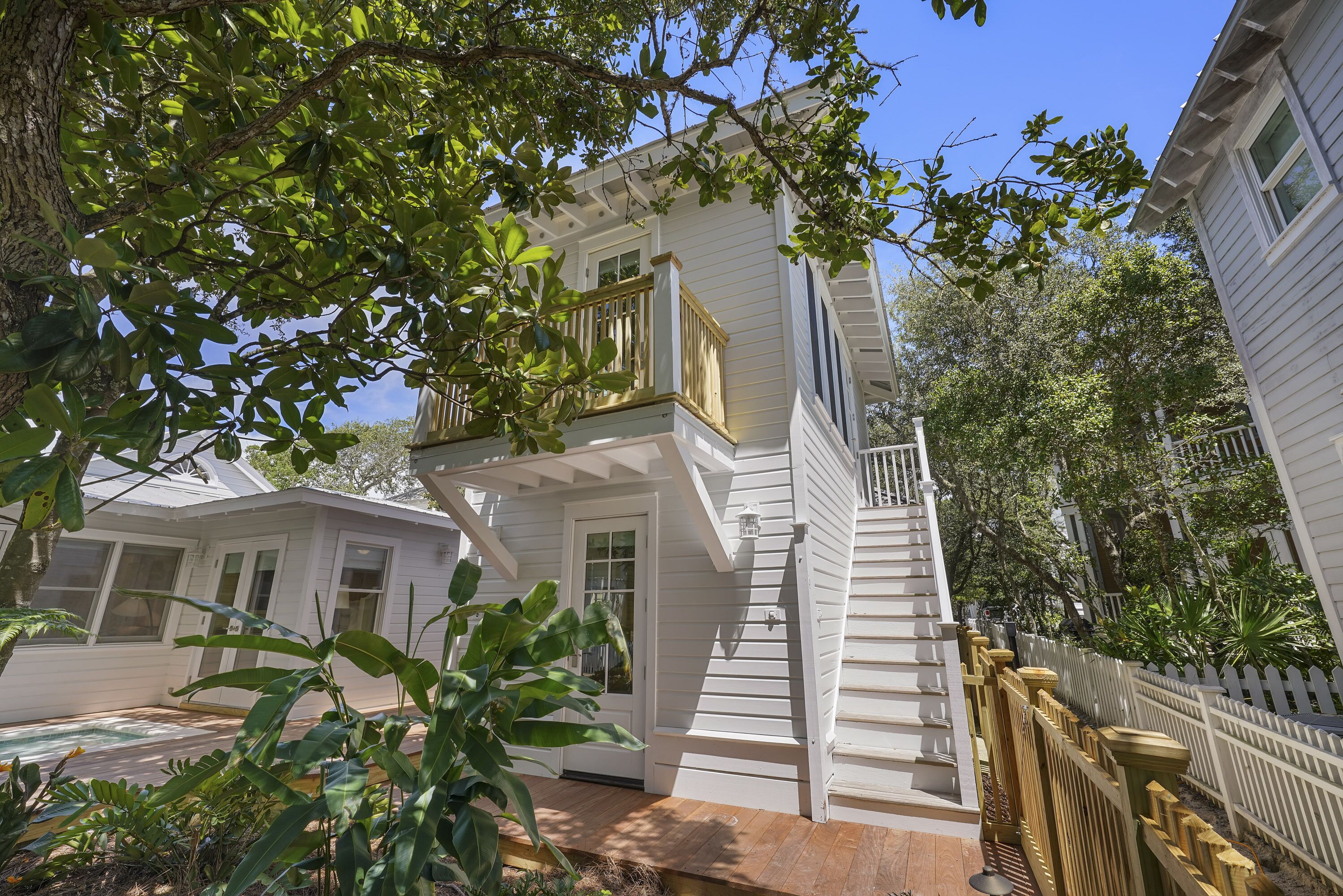 NEW MODERN CONSTRUCTION W/KING PRIMARY, 351 FT TO BEACH- Feeling Tip Sea