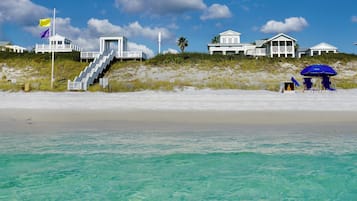 Una spiaggia nelle vicinanze, teli da spiaggia
