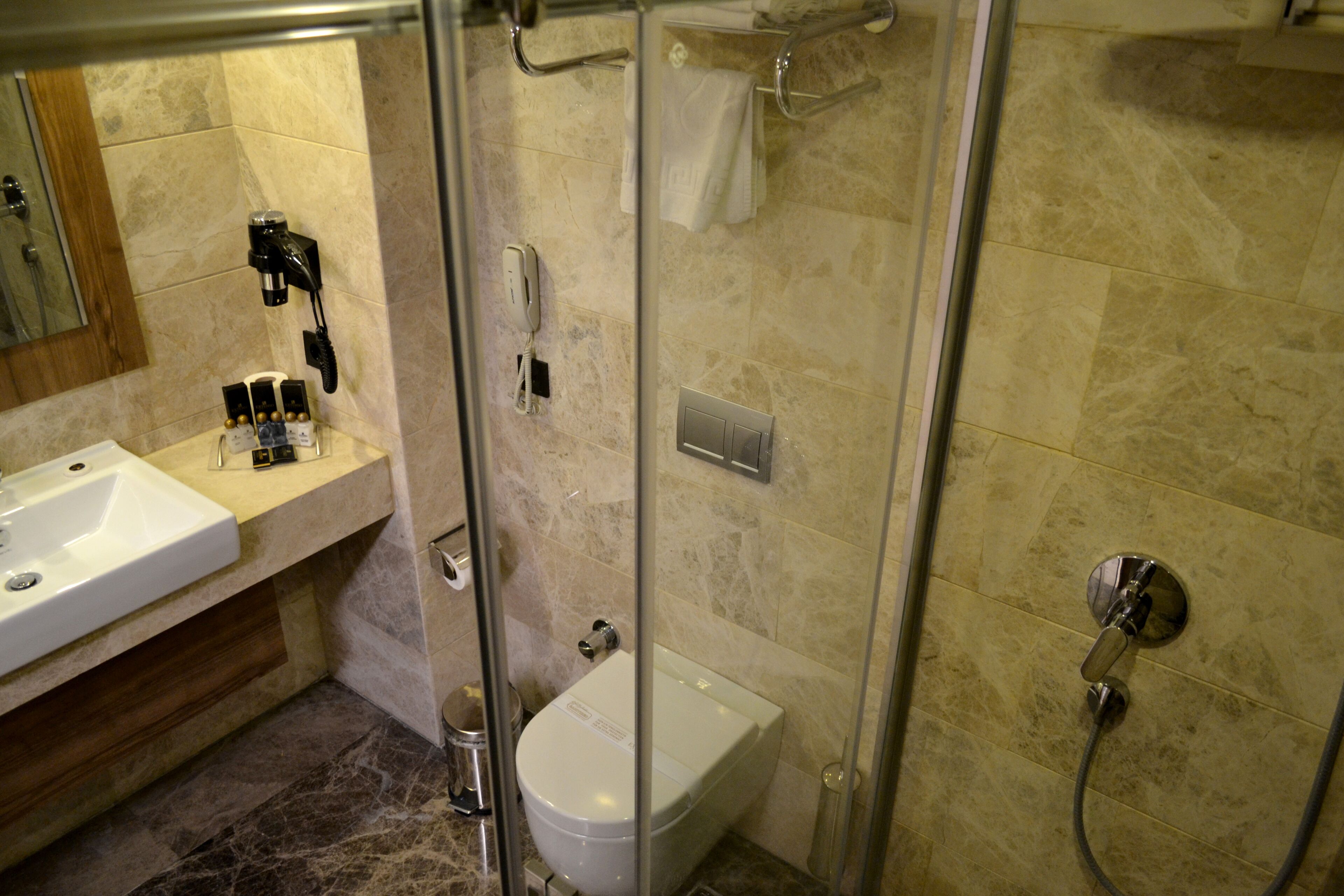 family quadruple room | bathroom | shower, free toiletries, hair dryer, slippers