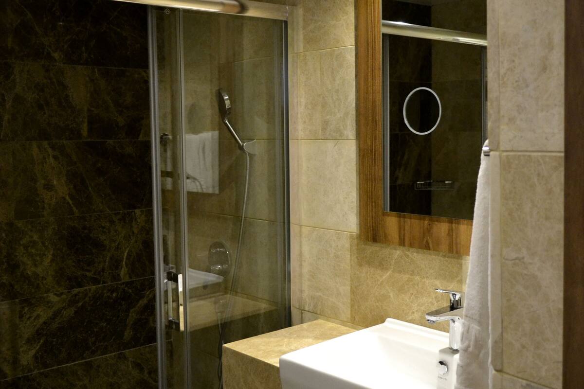 shower, free toiletries, hair dryer, slippers