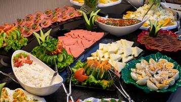 Free daily buffet breakfast