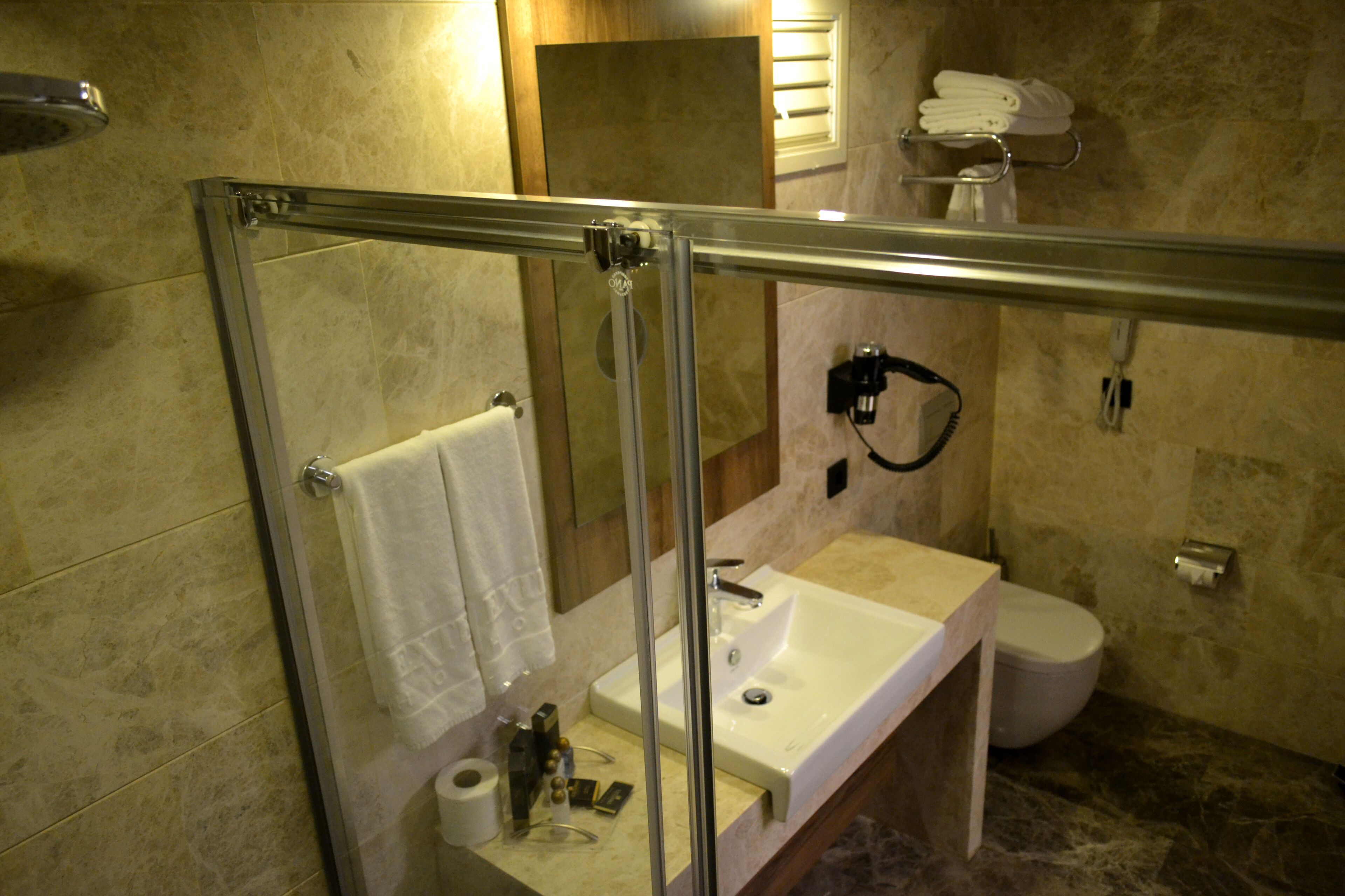 family quadruple room | bathroom | shower, free toiletries, hair dryer, slippers