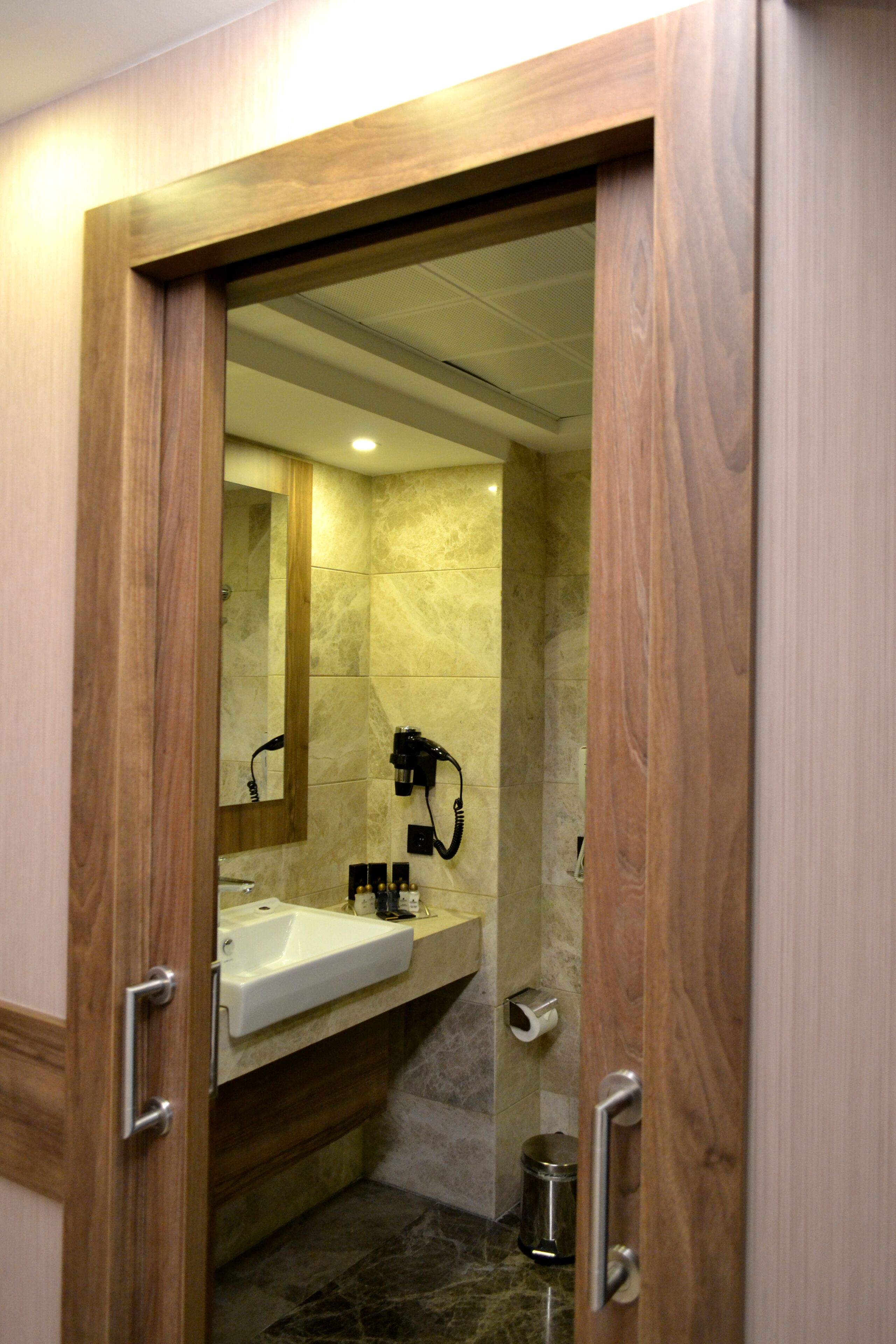 family quadruple room | bathroom | shower, free toiletries, hair dryer, slippers