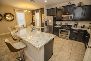 House, 6 Bedrooms | Private kitchen