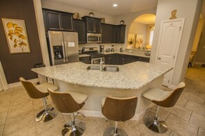 Casa, 6 habitaciones | Cocina privada | Utensilios de cocina 