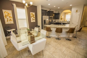 House, 6 Bedrooms | Private kitchen