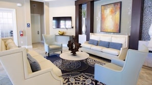 House, 6 Bedrooms | Living room