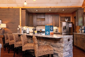 Fridge, microwave, oven, stovetop - Riverside Relaxation, Fireside Moments & Serene Sips in Mountain Breezes - Toccoa River Mist (Blue Ridge)