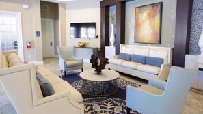 House, 6 Bedrooms | Living area