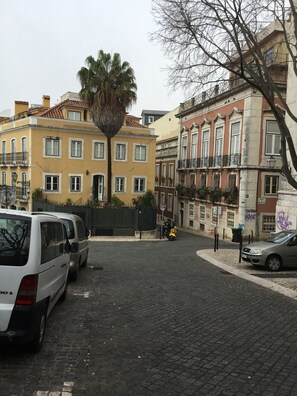 Parkplätze auf dem Gelände