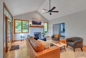 Smart TV, fireplace, table football, ping pong